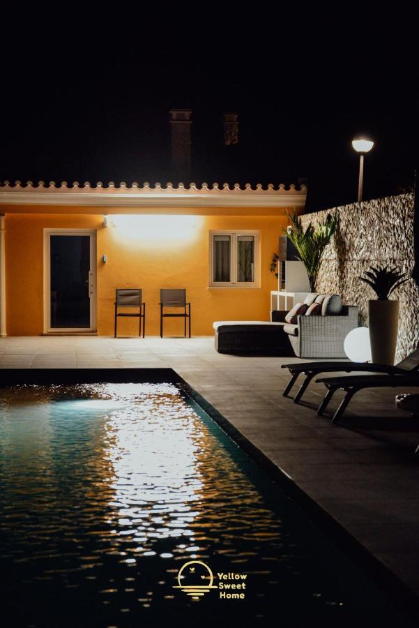 Yellow Sweet Home - Maria E Beatriz Nazare Exterior photo