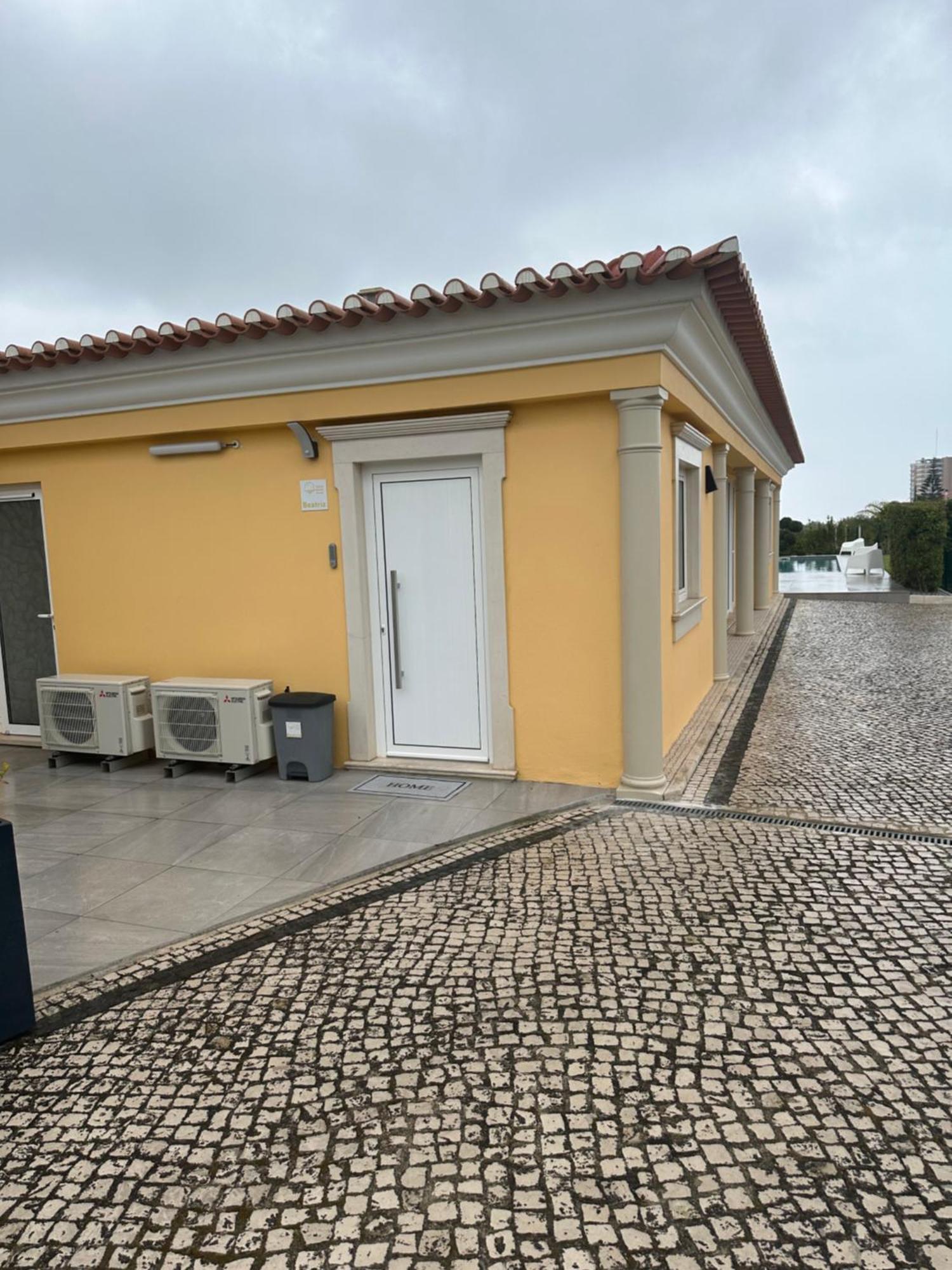Yellow Sweet Home - Maria E Beatriz Nazare Exterior photo